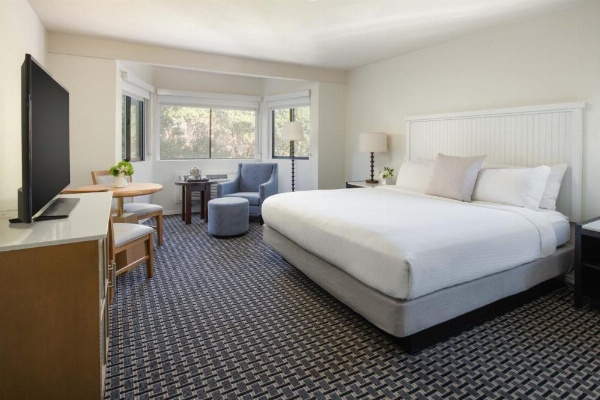 The Lodge At Tiburon image 13